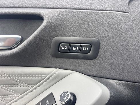 Used 2021 Toyota Avalon Limited FWD image 12