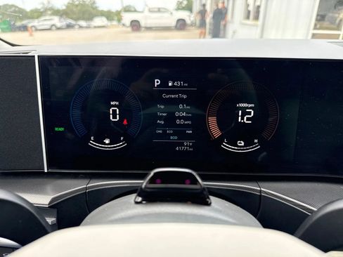 Used 2025 Hyundai Santa Fe SEL FWD image 21