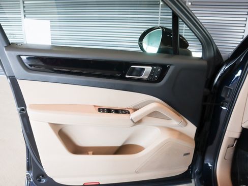 Certified 2023 Porsche Cayenne image 26