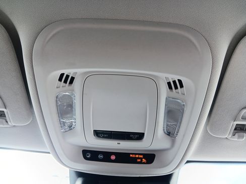 Used 2025 Buick Envision Preferred image 13