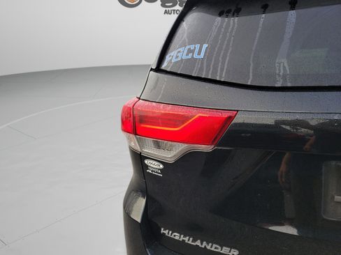 Used 2019 Toyota Highlander XLE image 19