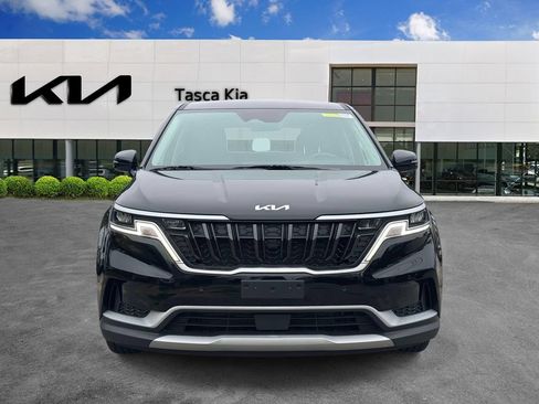 Used 2024 Kia Carnival EX FWD image 2
