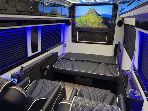 Used 2024 Mercedes-Benz Sprinter 3500 image 22