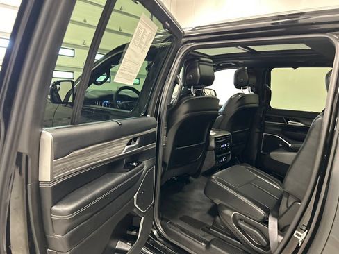 Used 2024 Jeep Wagoneer L Series II w/ Convenience Group I AWD/4WD image 31