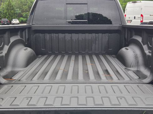 Used 2022 RAM 1500 Laramie AWD/4WD image 18