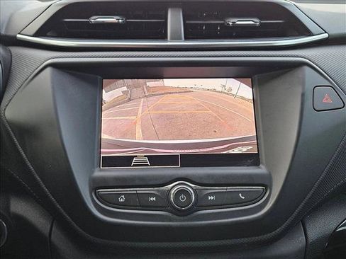 Used 2023 Chevrolet TrailBlazer LT FWD image 12