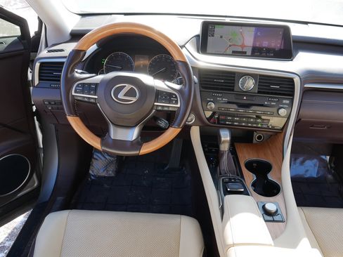 Used 2018 Lexus RX 350L Premium w/ Premium Package image 18