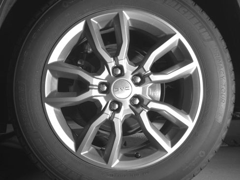 Used 2024 GMC Terrain SLT image 14