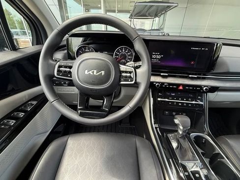 Used 2024 Kia Carnival EX FWD image 21
