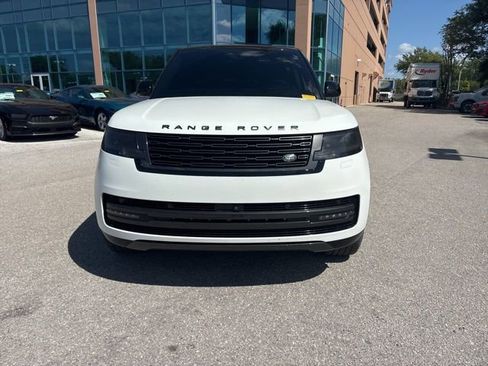 Used 2025 Land Rover Range Rover SE image 2