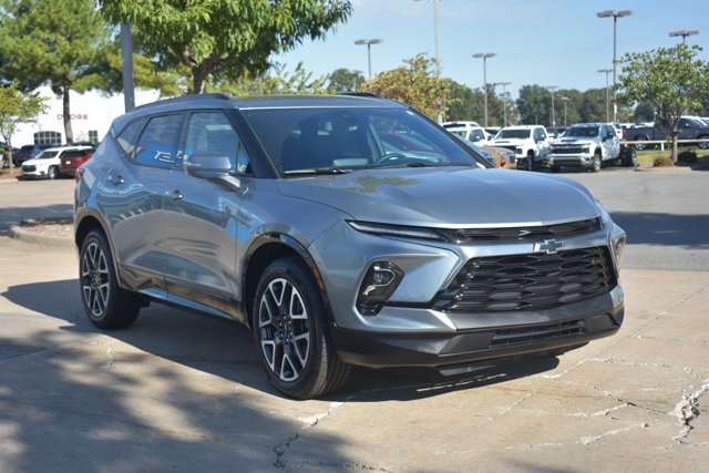 Used 2025 Chevrolet Blazer RS FWD image 3