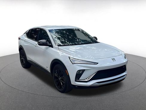 Used 2025 Buick Envista Sport Touring image 1