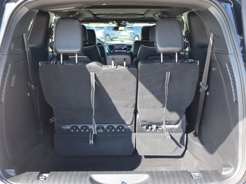 Used 2025 Chrysler Pacifica Limited FWD image 33