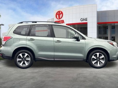 Used 2017 Subaru Forester 2.5i Premium image 3