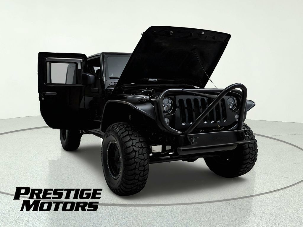 Used 2015 Jeep Wrangler Unlimited Rubicon w/ Connectivity Group AWD/4WD image 11