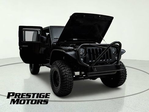 Used 2015 Jeep Wrangler Unlimited Rubicon w/ Connectivity Group AWD/4WD image 11