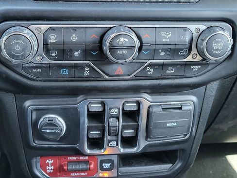 Used 2022 Jeep Wrangler Unlimited Rubicon 4xe w/ Cold Weather Group AWD/4WD image 20