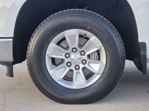 Used 2023 Chevrolet Silverado 1500 LT AWD/4WD image 8