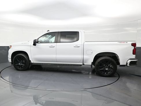 Used 2022 Chevrolet Silverado 1500 RST RWD image 2
