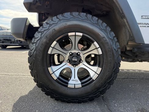 Used 2017 Jeep Wrangler Unlimited Sport w/ Connectivity Group image 26