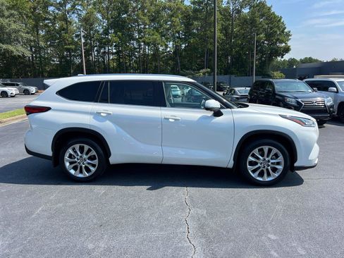 Used 2023 Toyota Highlander Limited AWD/4WD image 4