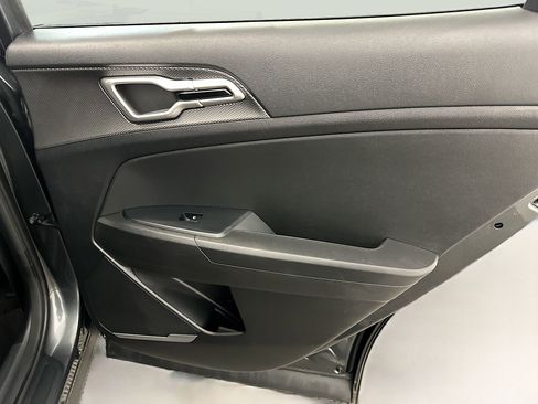 Used 2025 Kia Sportage LX image 30