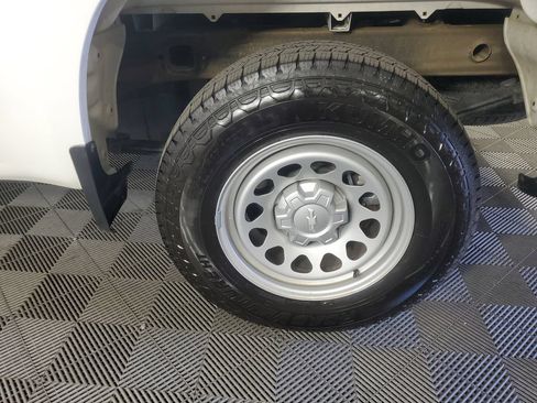 Used 2021 Chevrolet Silverado 1500 W/T RWD image 9