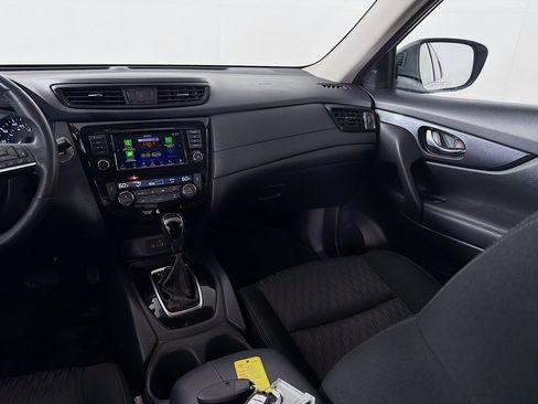 Used 2018 Nissan Rogue SV w/ Premium Package image 25