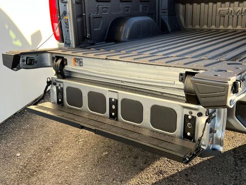 New 2025 GMC Sierra 1500 Elevation image 9