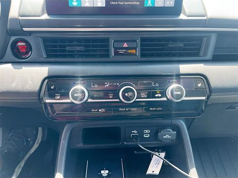 Used 2024 Honda Pilot Touring image 16