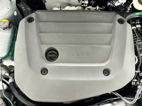 Used 2025 Volvo XC40 B5 Ultra w/ Protection Package image 28