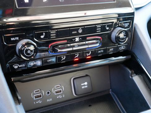 Used 2023 Jeep Grand Cherokee L Laredo w/ Luxury Tech Group I image 33