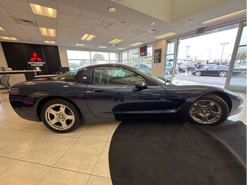 Used 1999 Chevrolet Corvette Coupe w/ Memory Pkg image 3