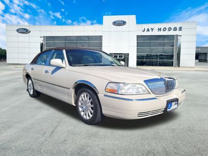 Used 2007 Lincoln Town Car Signature