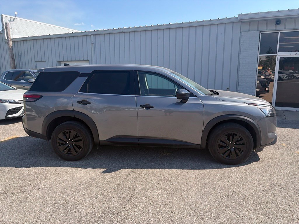 Used 2025 Nissan Pathfinder S AWD/4WD image 7