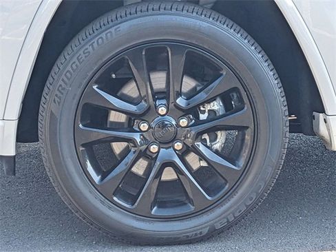 Certified 2022 Jeep Grand Cherokee Laredo X image 33