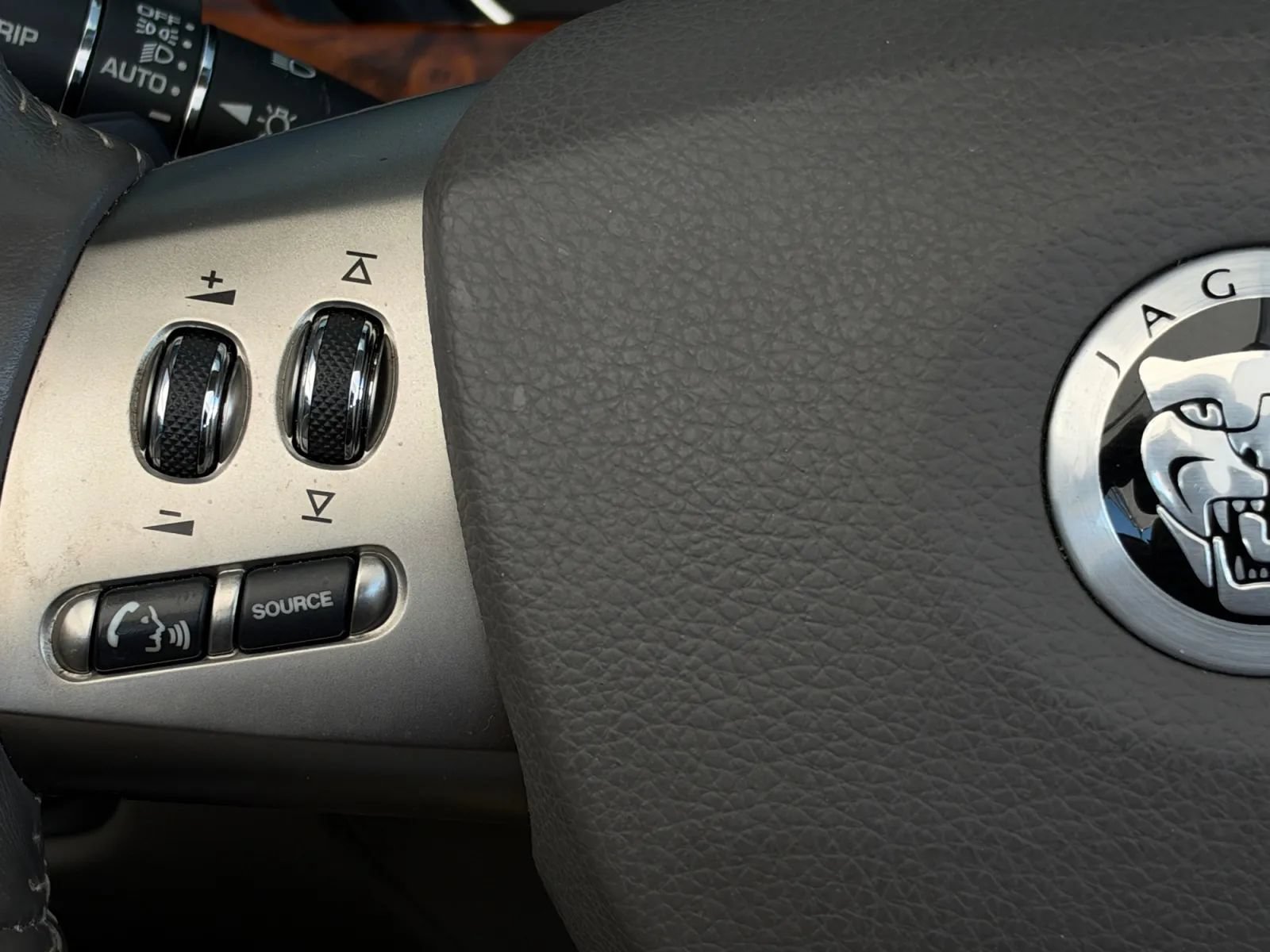 Used 2010 Jaguar XK Convertible RWD image 26