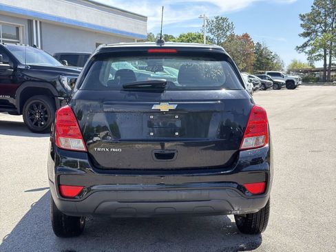 Used 2019 Chevrolet Trax LS AWD/4WD image 9