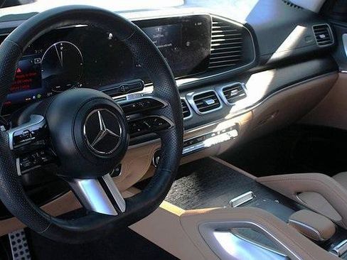 Used 2024 Mercedes-Benz GLS 580 4MATIC image 3