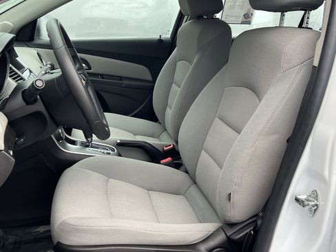 Used 2016 Chevrolet Cruze LT w/ Technology Package image 11