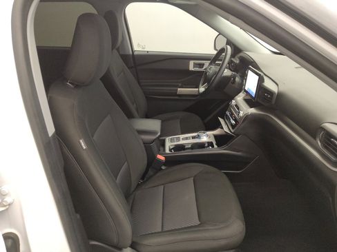 Used 2022 Ford Explorer XLT image 21