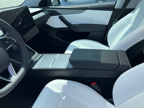 Used 2026 Tesla Model Y 2WD image 27