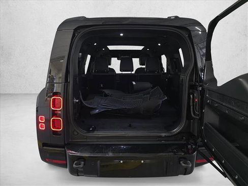 Certified 2023 Land Rover Defender 130 X-Dynamic SE AWD/4WD image 13