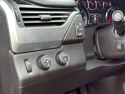 Used 2019 Chevrolet Suburban LT AWD/4WD image 13