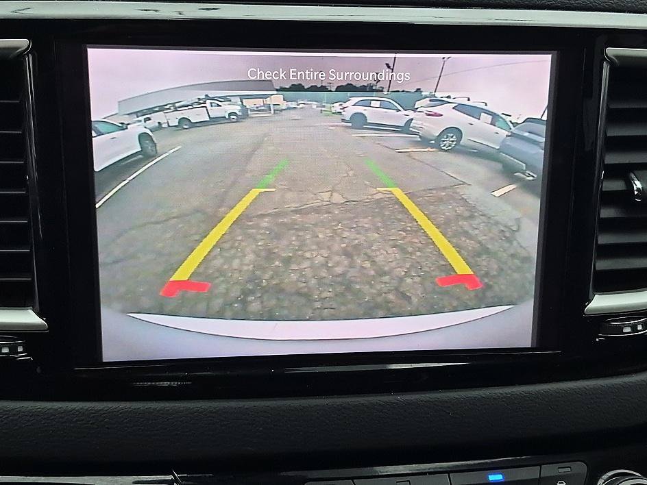 Used 2024 Chrysler Pacifica Touring-L FWD image 22