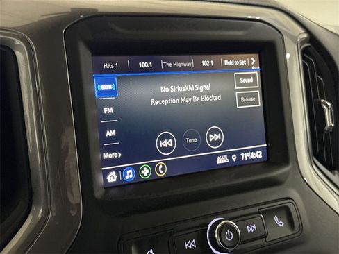 Used 2022 Chevrolet Silverado 2500 Custom w/ Custom Value Package image 13