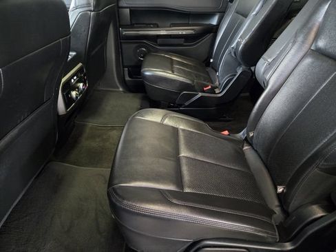 Used 2020 Ford Expedition XLT w/ Equipment Group 202A AWD/4WD image 33