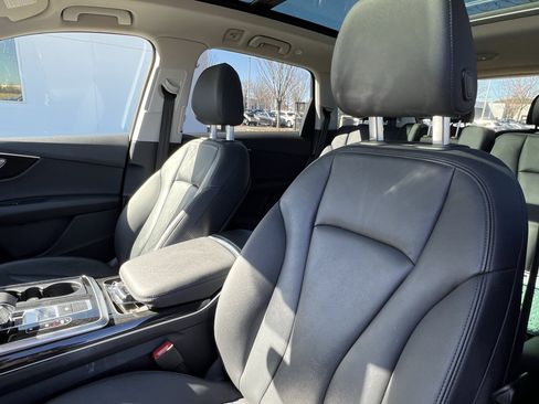 Used 2023 Audi Q7 3.0T Premium w/ Convenience Package image 16