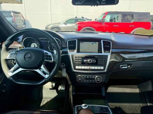 Used 2016 Mercedes-Benz GL 63 AMG 4MATIC image 36