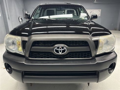 Used 2011 Toyota Tacoma 4x4 Regular Cab image 8